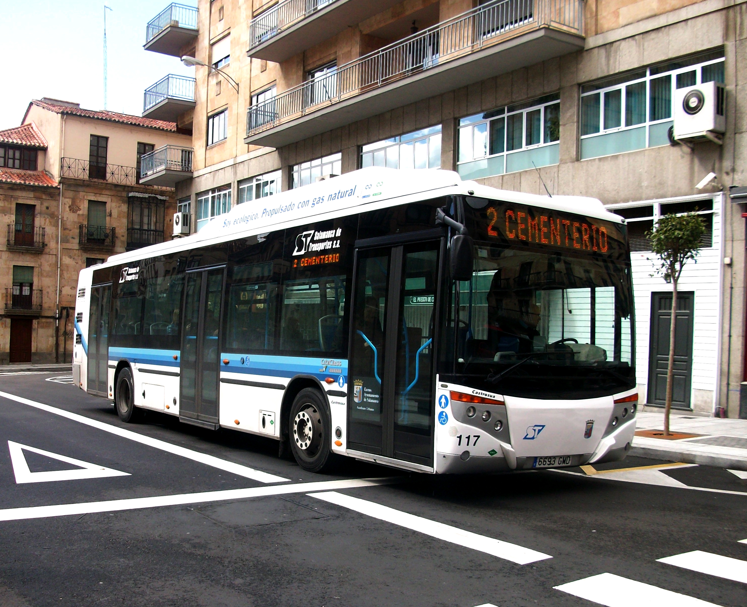 En este momento estás viendo Los autobuses urbanos dispondrán de wifi gratuito, una aplicación móvil para avisar de su llegada a la parada y reforzarán la información al usuario