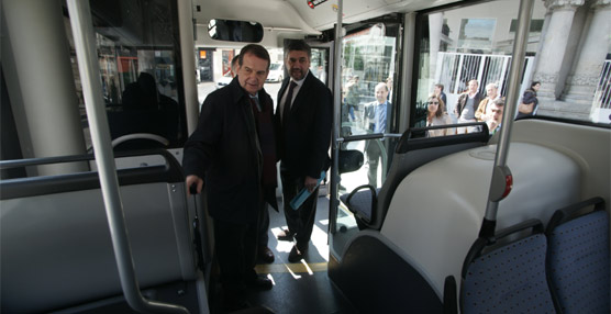 En este momento estás viendo La empresa de transporte público de Vigo presenta un autobús híbrido que funcionará en la línea circular de la ciudad